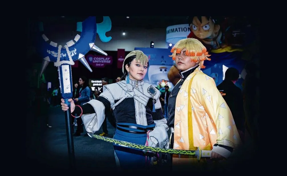 Desde el Omelette Stage, donde habló Lloyd, hasta los pasillos de la convención, los fans, entre cosplays, disfrutaron del día uno de la jornada. Foto: Hugo Salvador/El Universal