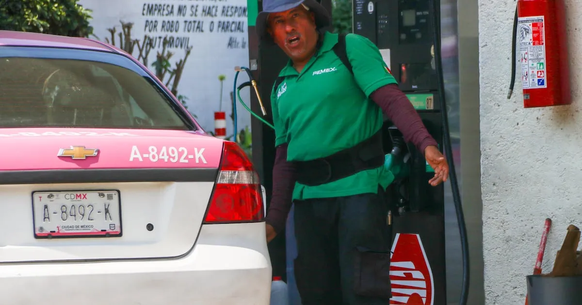 Conflicto en Medio Oriente ‘sí pegará’ al precio de los combustibles en México y otros países: Fitch Ratings