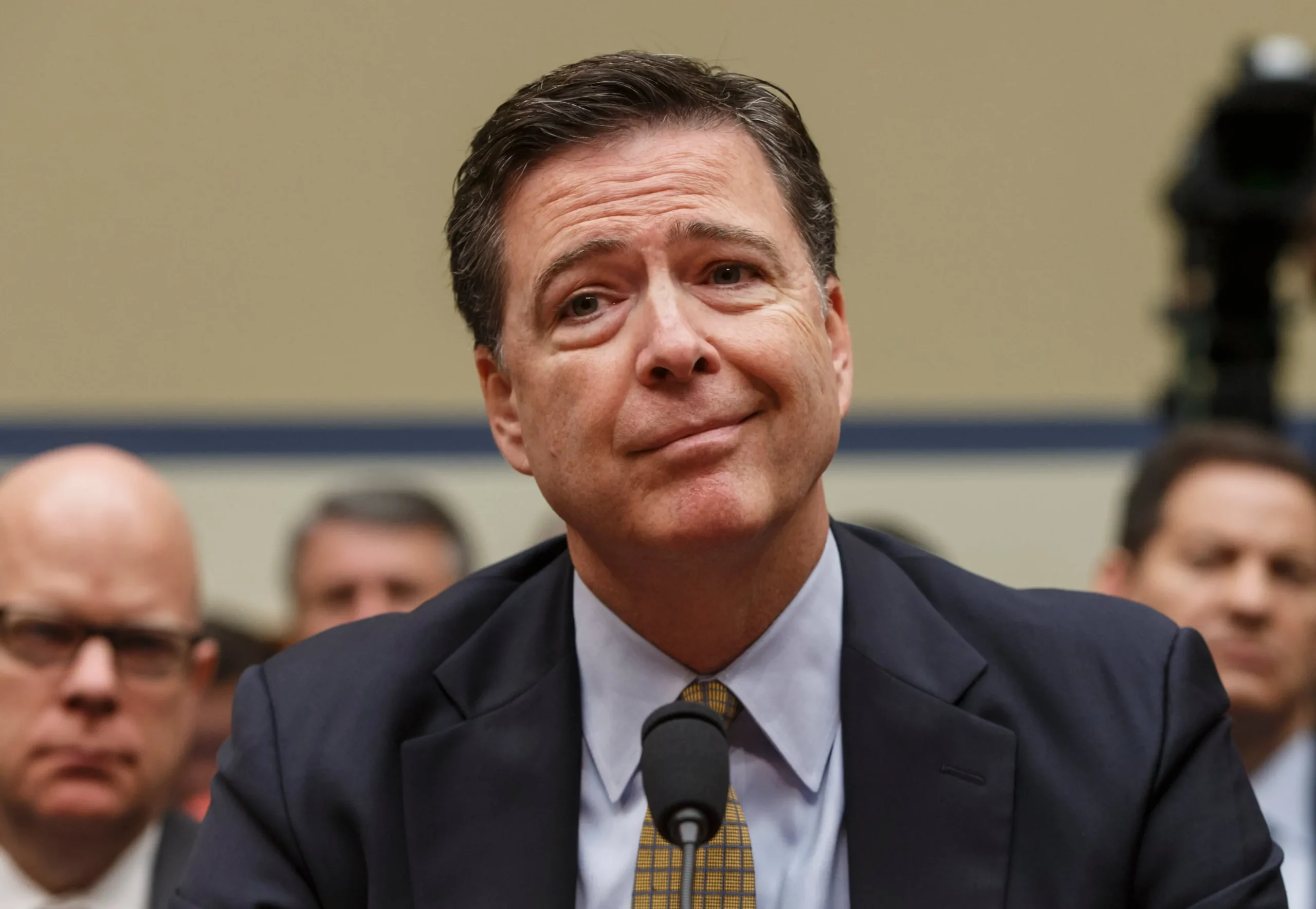 Departamento de Justicia de EU imputa por segunda vez al exdirector del FBI James Comey, reporta CNN; cargos aún no están claros