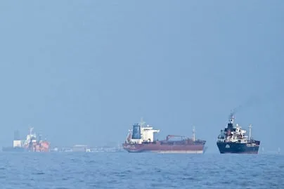 Barco de carga francés recibe disparos en estrecho de Ormuz; tripulación se retira sin heridos