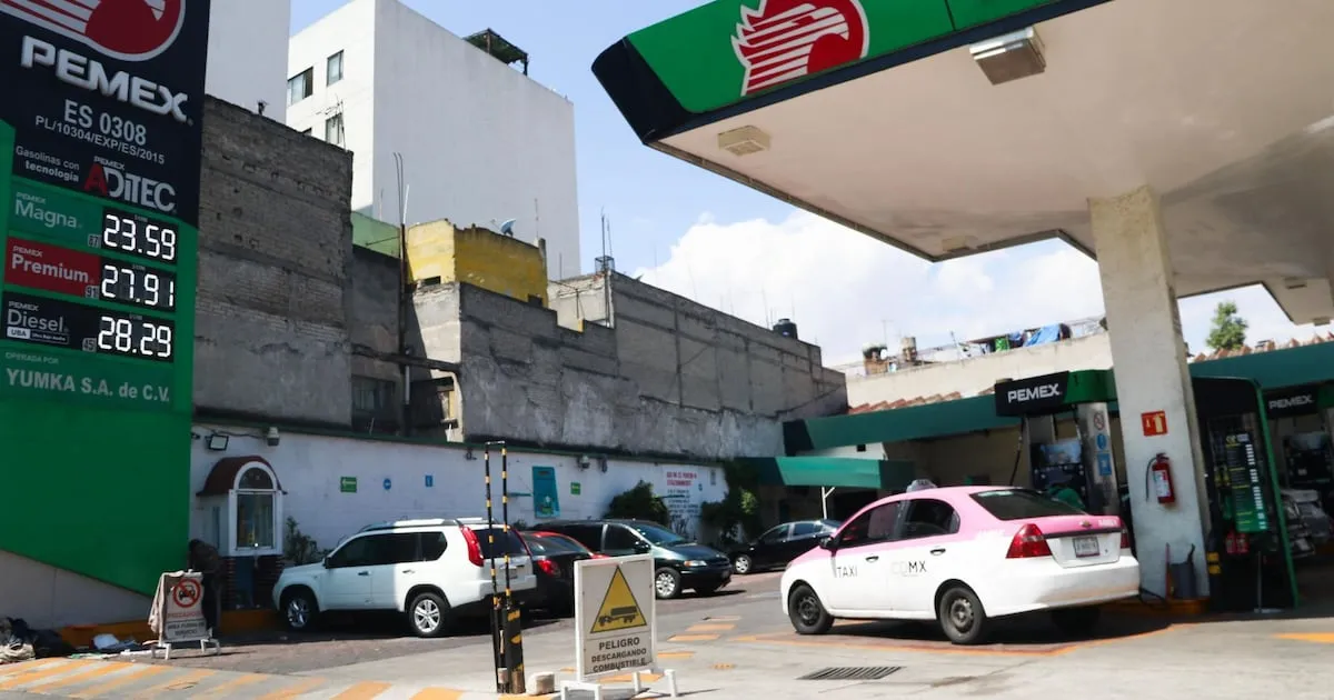 Gobierno y gasolineros ponen tope al precio del diésel, ¿en cuánto queda el litro?