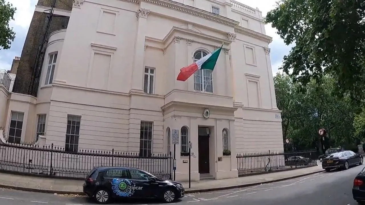 La mansión del duque: la residencia oficial más cara del gobierno mexicano que alojó al hijo de Ebrard