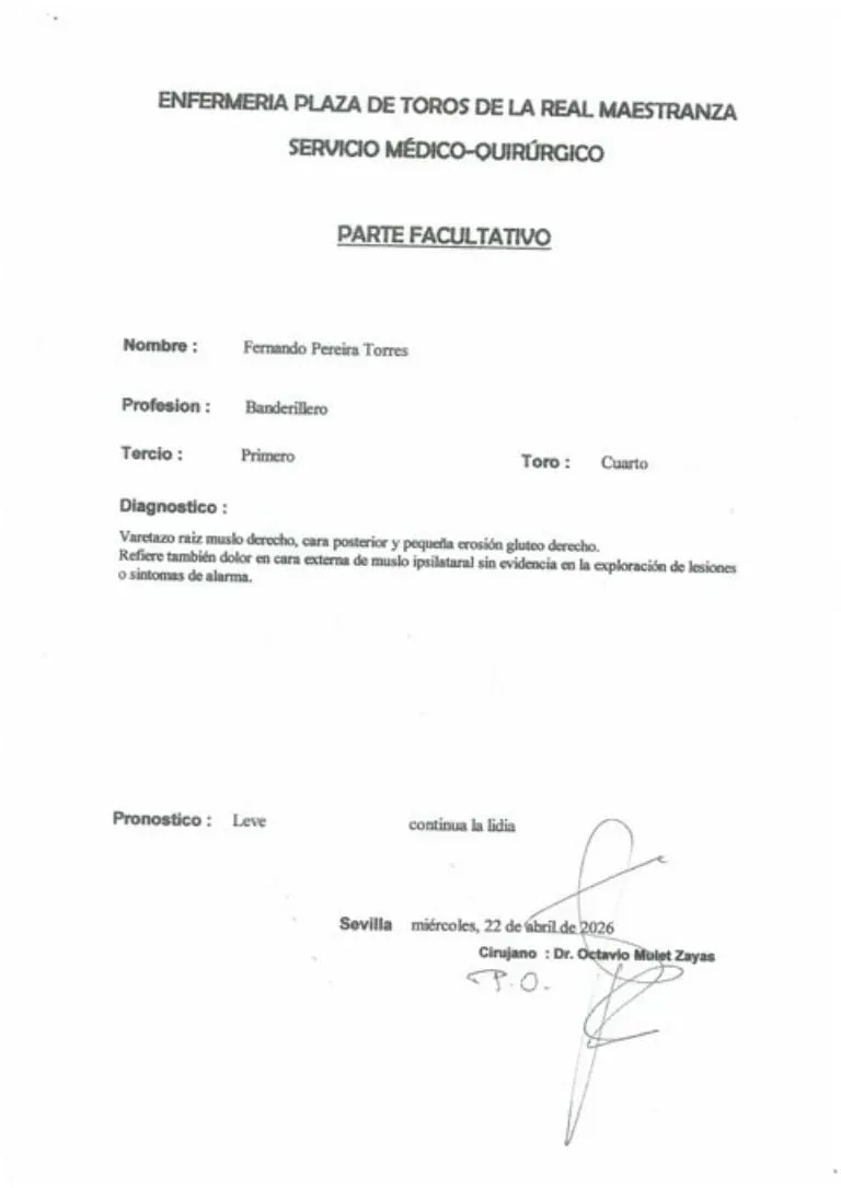 Momentos de tensión: banderillero entra al ruedo y el toro lo recibe con puyazo en el glúteo que le rompe el traje