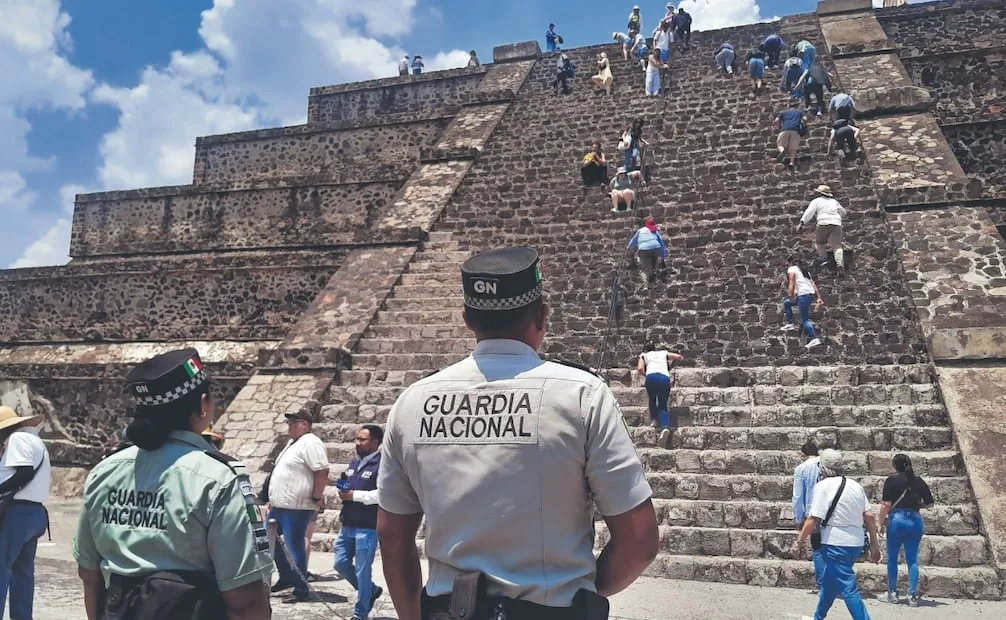 El ambiente dentro del sitio prehispánico combinaba cautela, curiosidad y la voluntad clara de los turistas de no dejar que el episodio del lunes detuviera sus planes. Foto: Carlos Mejía/ EL UNIVERSAL