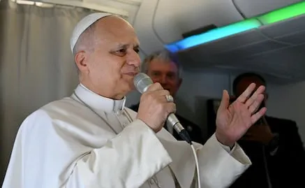 Papa León rinde homenaje a Francisco en primer aniversario de su muerte; destaca legado de su antecesor