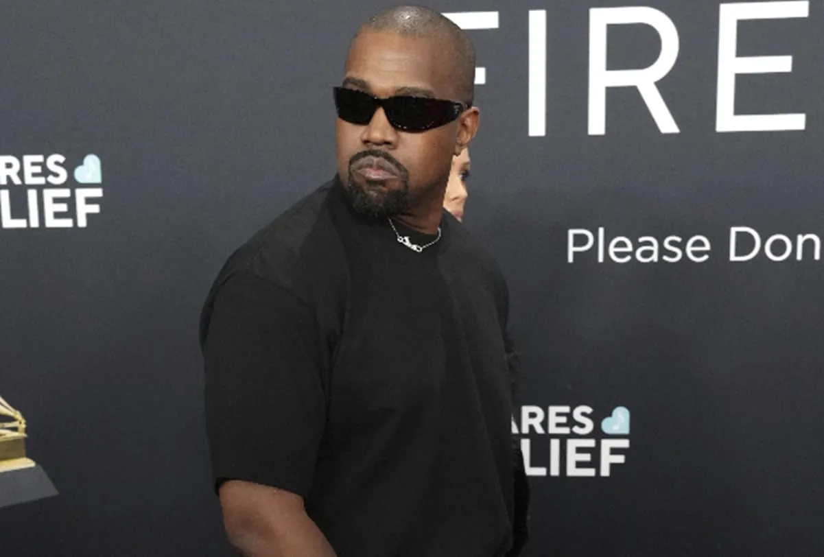 Políticos italianos piden cancelar concierto de Kanye West; aumenta presión tras vetos en Europa