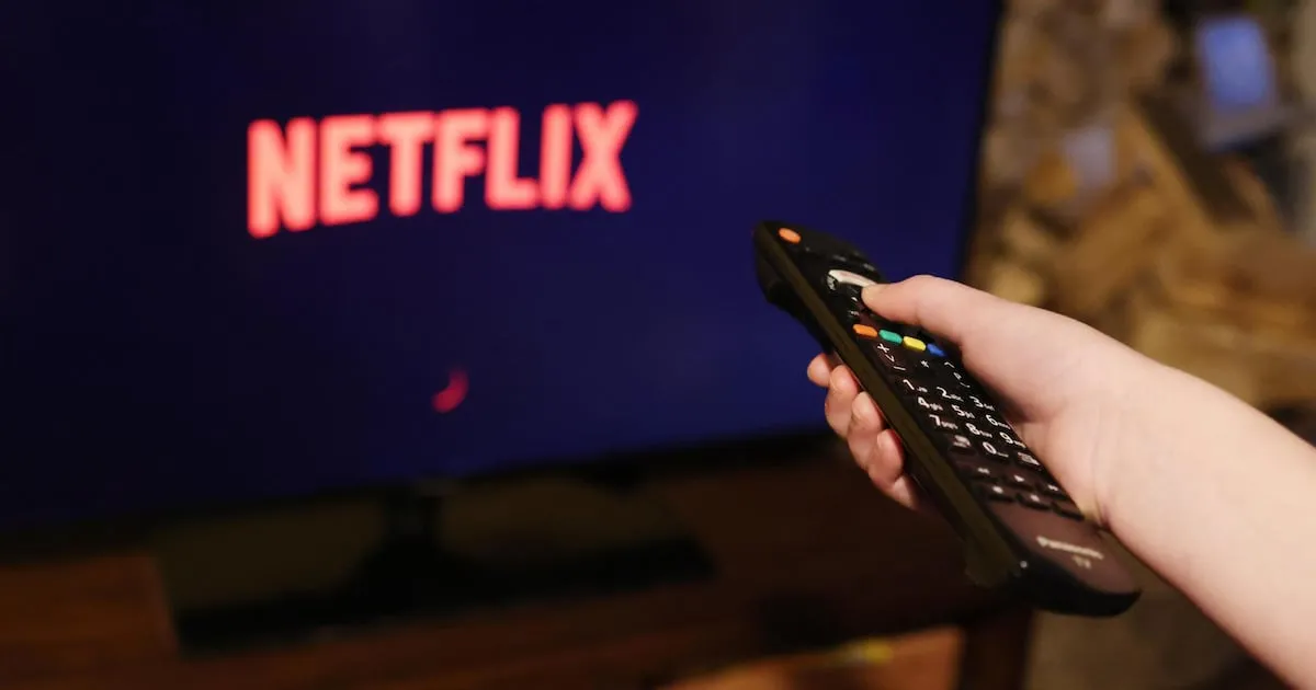 Resultados y acciones de Netflix se recuperan tras polémica por compra de Warner Bros