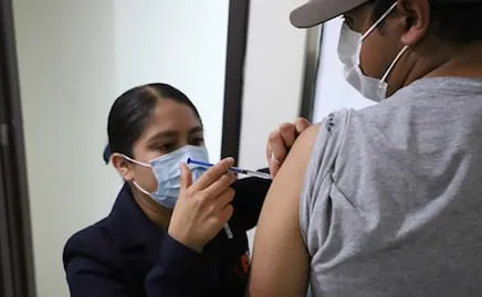 OPS llama a vacunarse contra sarampión a quienes acudan al Mundial; los casos se mantienen altos, advierte