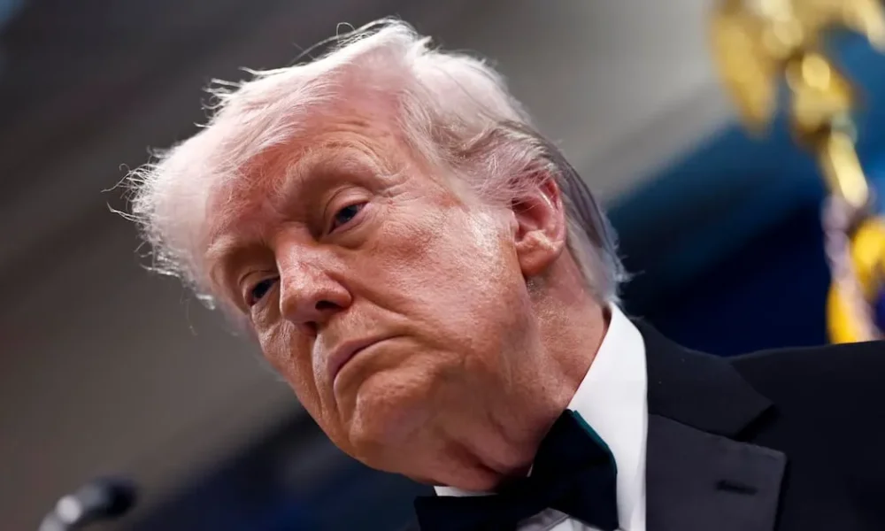 Trump confirma captura del presunto autor del tiroteo en gala de la Casa Blanca; llevaba varias armas