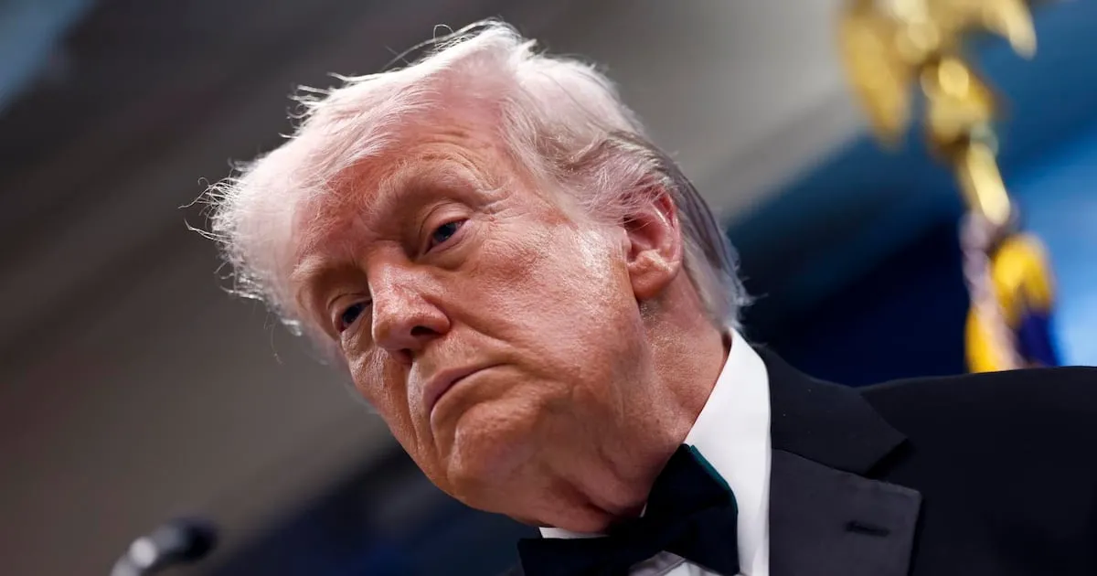 Trump confirma captura del presunto autor del tiroteo en gala de la Casa Blanca; llevaba varias armas