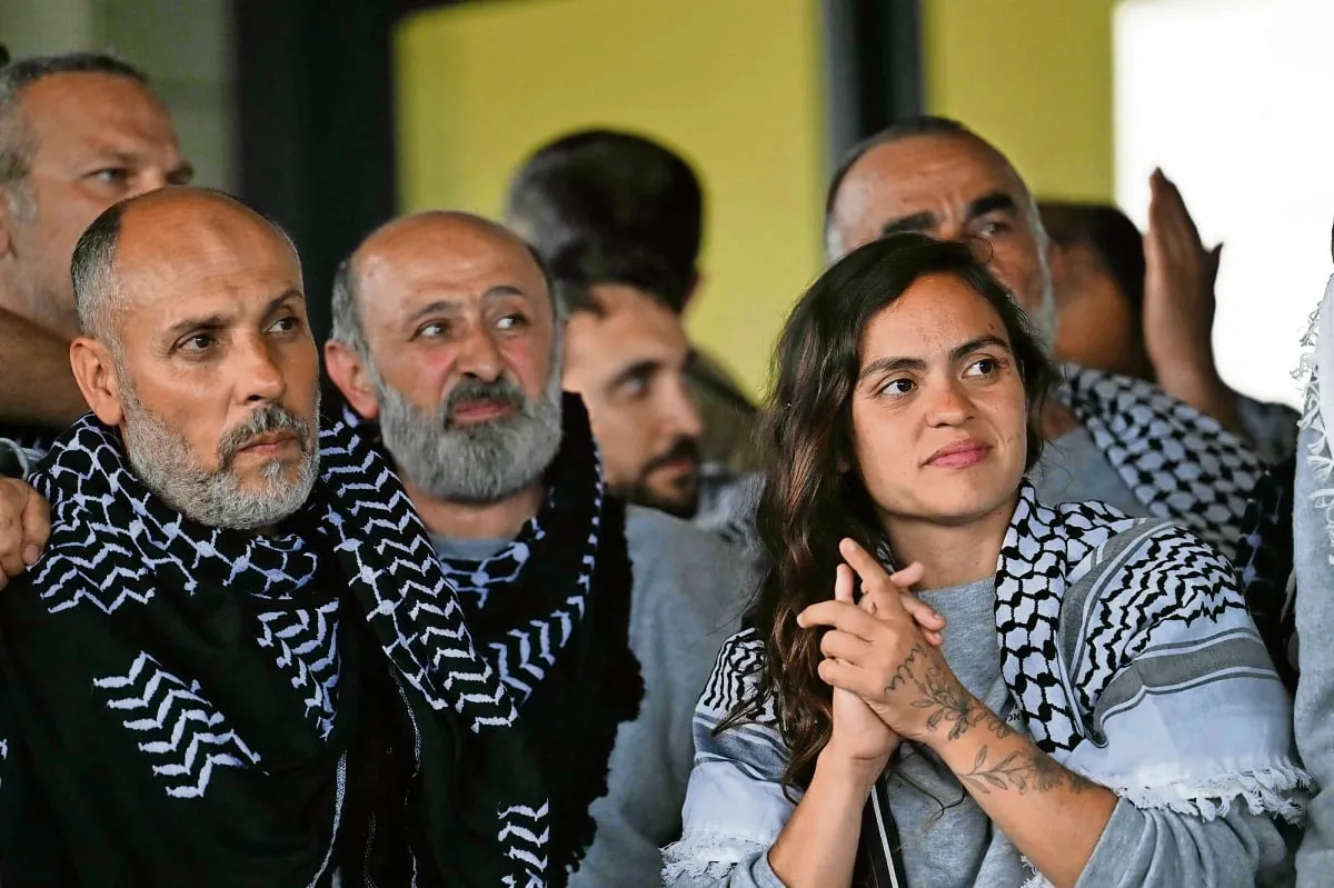Activistas de flotilla humanitaria expulsados de Israel llegan a Turquía