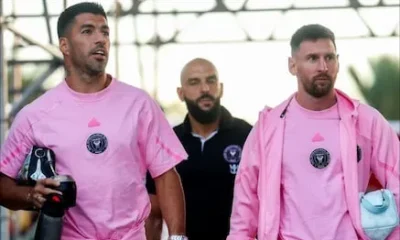 Arne Slot bromea sobre si Santiago Giménez es el mejor jugador que ha entrenado en su carrera