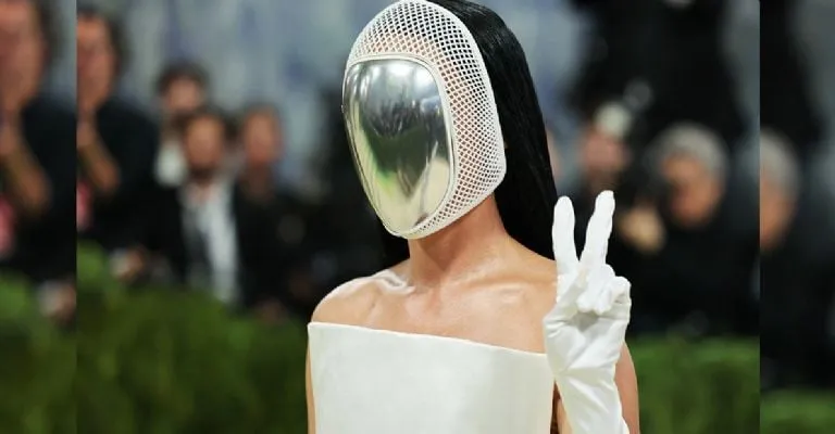 Arranca la Met Gala en Nueva York entre música, alfombra blanca y celebridades en desfile