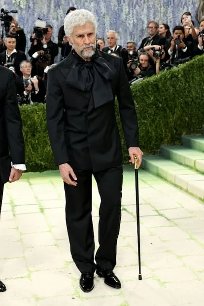 Bad Bunny envejeció para la MET Gala 2026; el cantante lució irreconocible