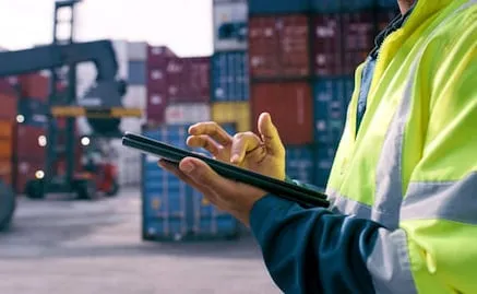 Exportaciones mexicanas se disparan en abril; balanza comercial mantiene superávit millonario