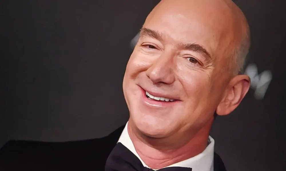 Bezos defiende propuesta para eliminar impuestos para la población con menos ingresos