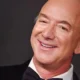 Bezos defiende propuesta para eliminar impuestos para la población con menos ingresos