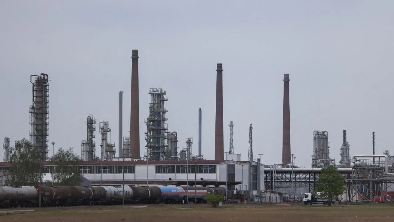 Cae casi un 34% la producción petrolera de la OPEP durante el segundo mes del conflicto en Irán