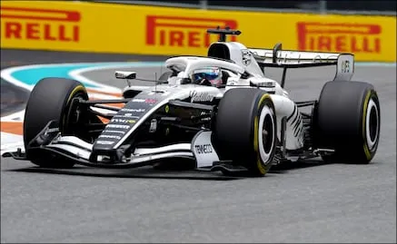 Checo Pérez finaliza 14 en la carrera sprint del GP de Canadá; el mexicano recibe una penalización