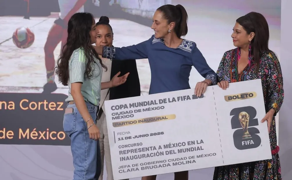 En Palacio Nacional presentan a las Jóvenes ganadoras de los boletos del Mundial 2026 (29/05/2026). Foto: Gabriel Pano / EL UNIVERSAL