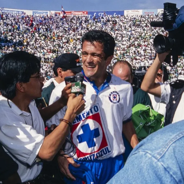 Carlos Hermosillo con Cruz Azul - Foto: @chermosillo27 en Instagram