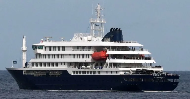 En abril, tras la primera muerte, decenas de pasajeros se bajaron del crucero MV Hondius afectado por hantavirus