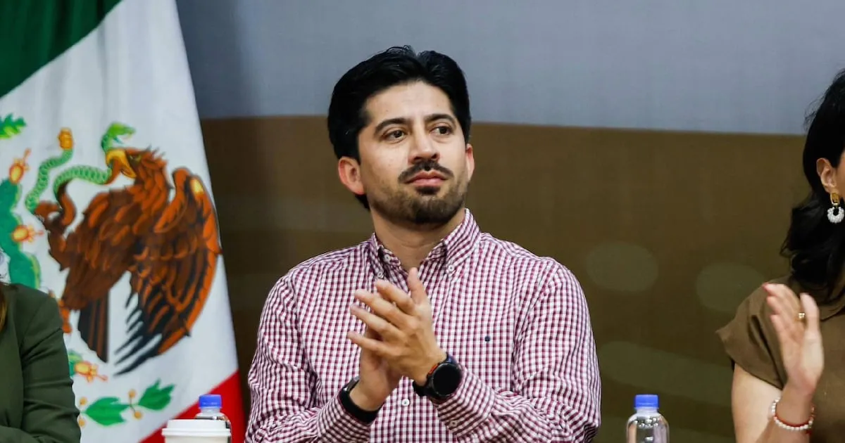 Enrique Inzunza pide licencia por un día como senador: ¿Quién es Omar López Campos, su suplente?