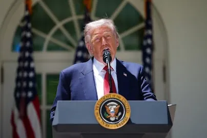 Trump dice que espera respuesta de Irán "esta noche"; EU ataca a dos buques petroleros iraníes en el estrecho de Ormuz