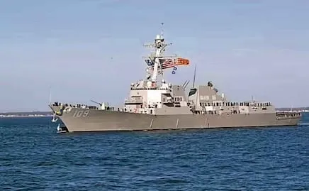 Buques de guerra de EU cruzan el estrecho de Ormuz; Irán lo niega