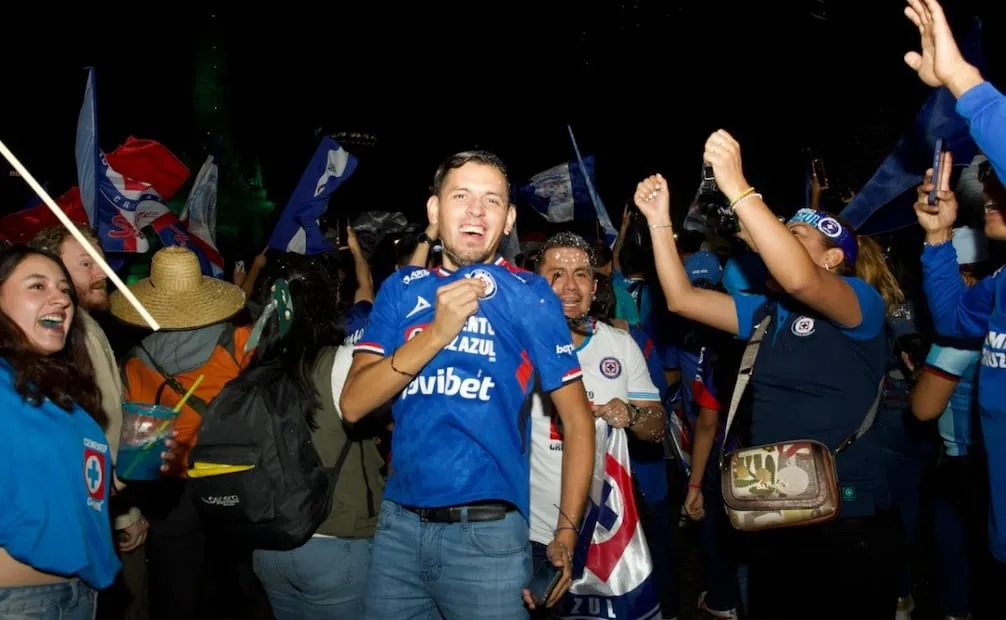 Eugenio Derbez y los famosos que celebran el campeonato de Cruz Azul; la décima desató la locura