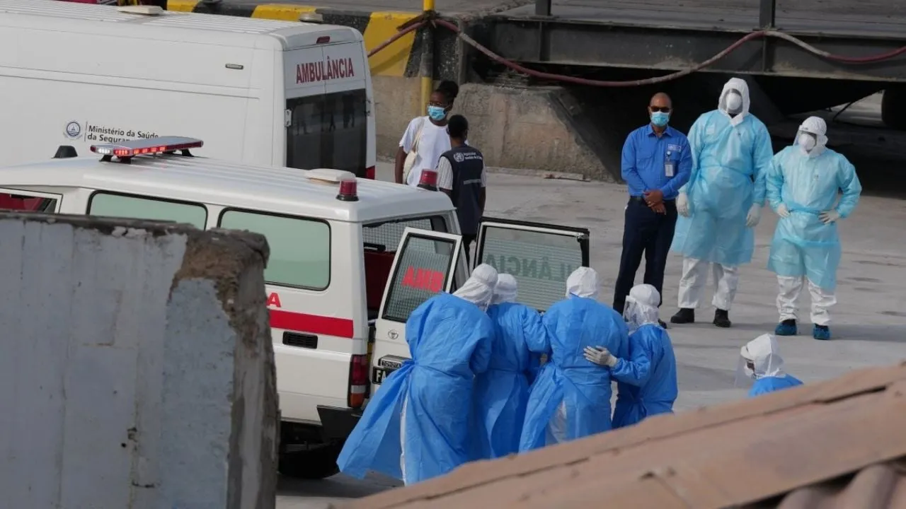 Los últimos seis pasajeros abandonan el crucero MV Hondius tras brote de hantavirus