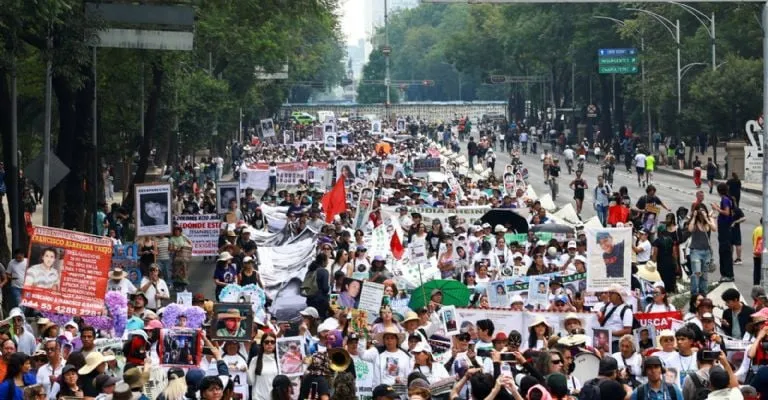 "México, campeón en desapariciones": buscadoras toman las calles a casi un mes del Mundial
