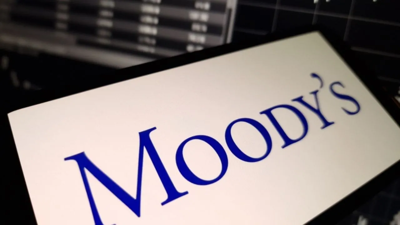 Moody’s degrada calificación de México al último escalón del grado de inversión por deuda y Pemex