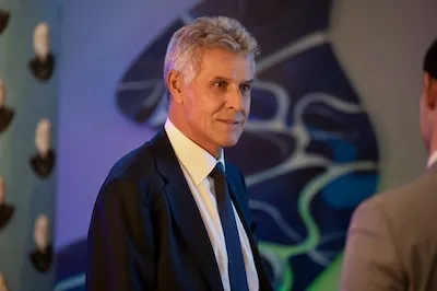 Muere Pierre Deny, actor de ‘Emily en París’, a los 69 años: ‘Esa maldita enfermedad se lo llevó’
