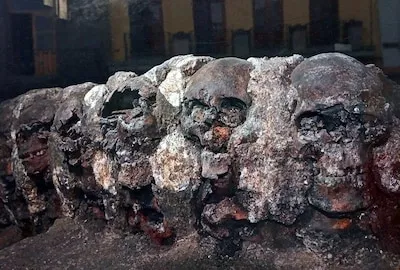 ¿Qué es el Huei Tzompantli y por qué Díaz Ayuso cuestionó a Sheinbaum sobre este vestigio prehispánico?