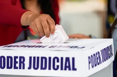Sheinbaum acusa a Maru Campos de sabotear marcha de Morena en su contra; llama a permitir la libre expresión