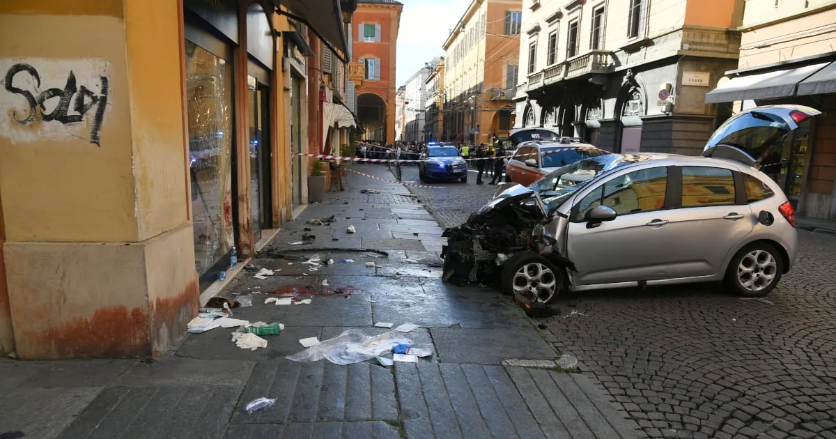 Temor en Italia: automovilista embiste a peatones en Módena y deja cuatro personas en estado crítico