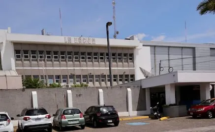 Demócratas se pronuncian por retiro de visas a directivos de La Nación; política exterior se usa “para intereses de Trump”, acusan