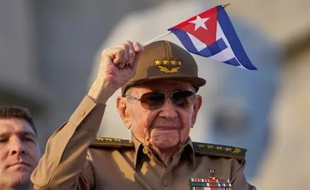 Inculpación de EU contra Raúl Castro "roza la violencia", dice el Kremlin; "presión no puede ser justificada"