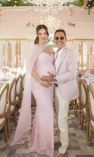 Nadia Ferreira y Marc Anthony en el baby shower de su hija.
Instagram nadiaferreira