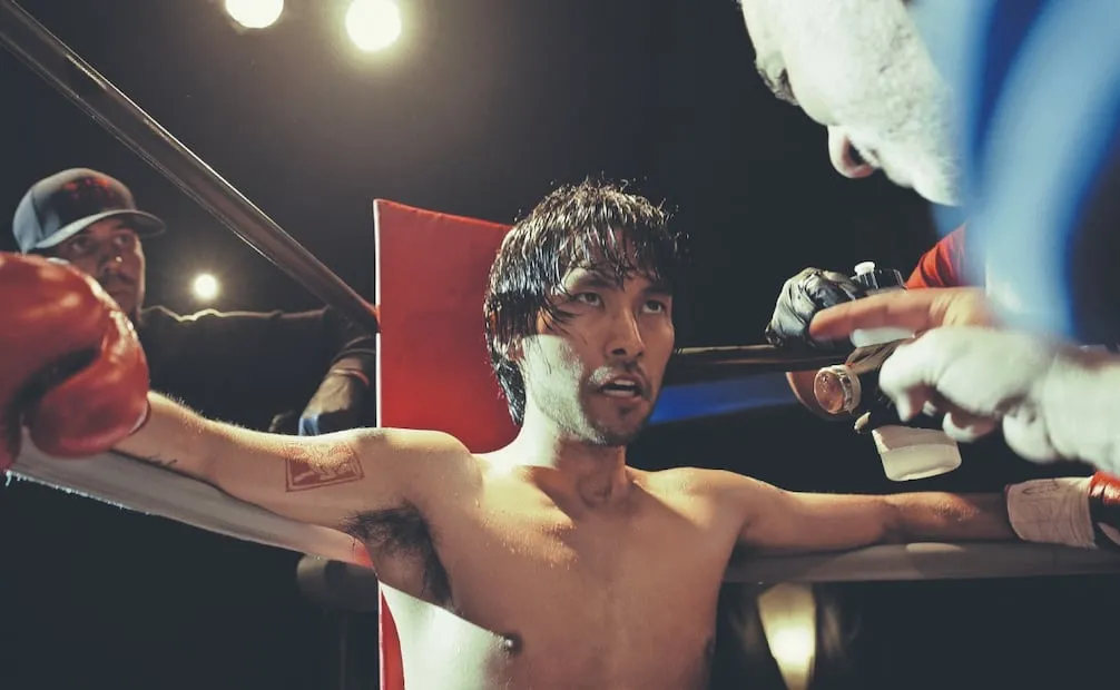Jin Ha, actor surcoreano, interpreta al boxeador en ascenso Danny Moon, quien busca a su hermano. Foto: Apple TV