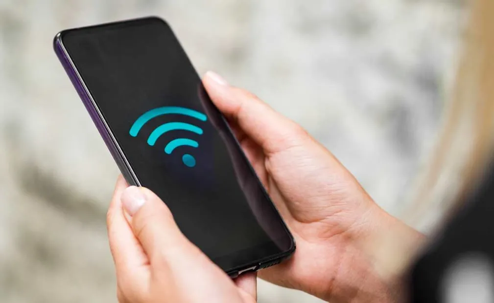 ¿Cómo conectar tu celular a la red wifi sin usar contraseña? Imagen: Magnific