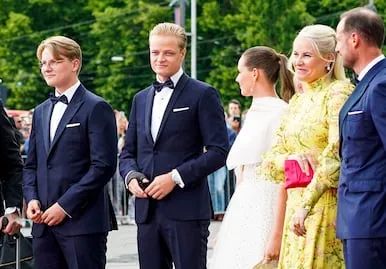 Hijo mayor de la princesa de Noruega será juzgado en febrero; está acusado de violar a 4 mujeres