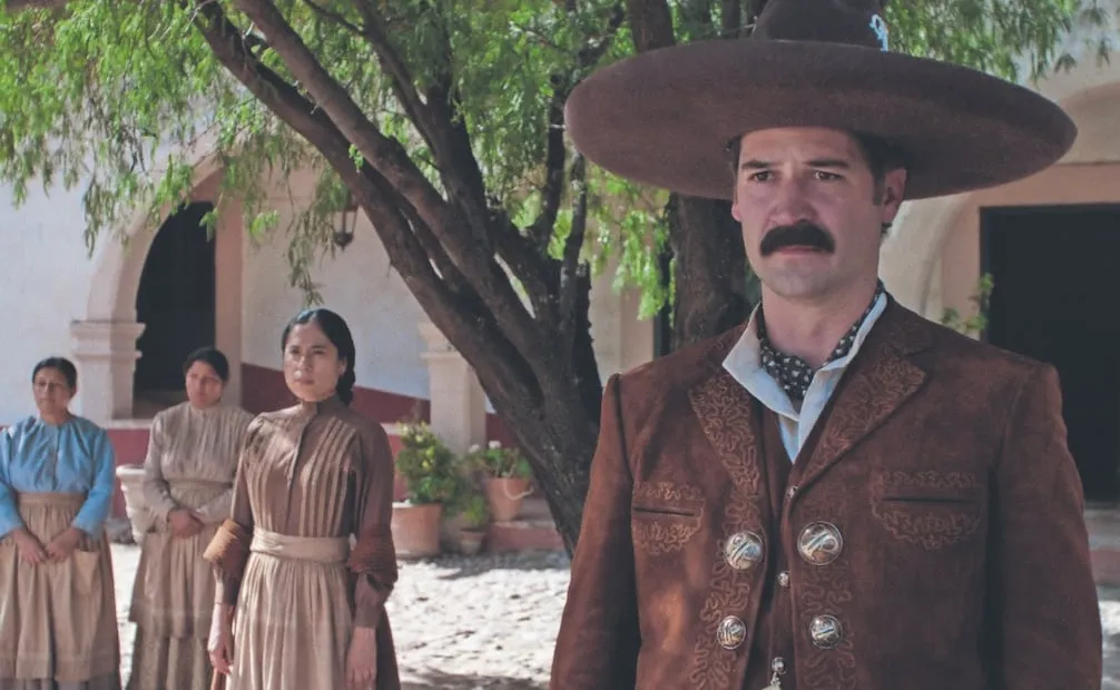 Él es Manuel García-Rulfo, el actor mexicano que tuvo una cita con Shakira y la invitó a bailar salsa