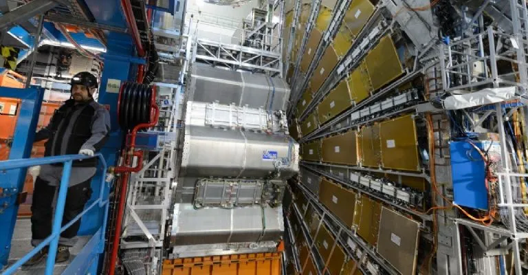 Este lunes apagarán al mayor laboratorio de física de partículas del mundo por cuatro años