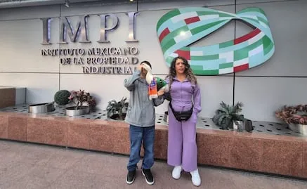 Merlín registra su imagen en el IMPI; ya se venden sus peluches en el Centro Histórico