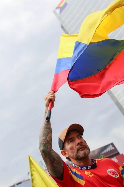 Los colombianos tomaron las calles aledañas a Reforma para festejar que su selección debuta en el Mundial. (Foto: Cuartoscuro)