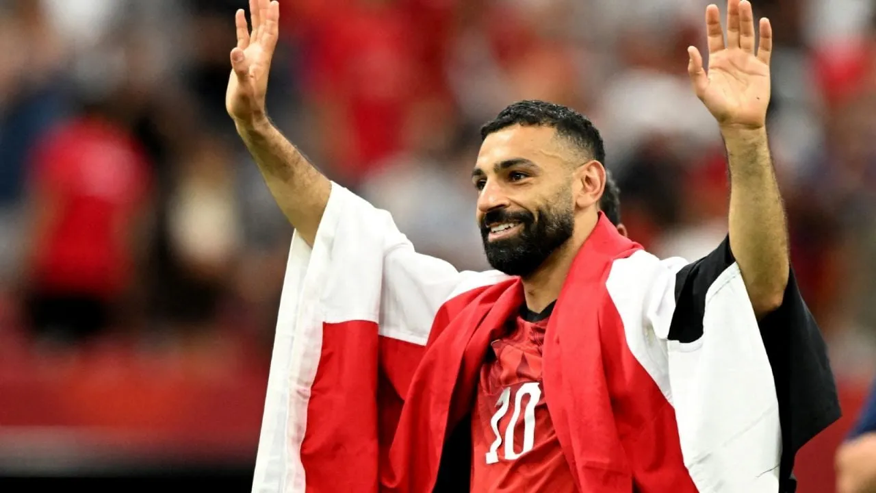 Jugadores de Egipto salen a las calles de Vancouver para festejar histórico triunfo en el Mundial; Mohamed Salah fue cargado a hombros