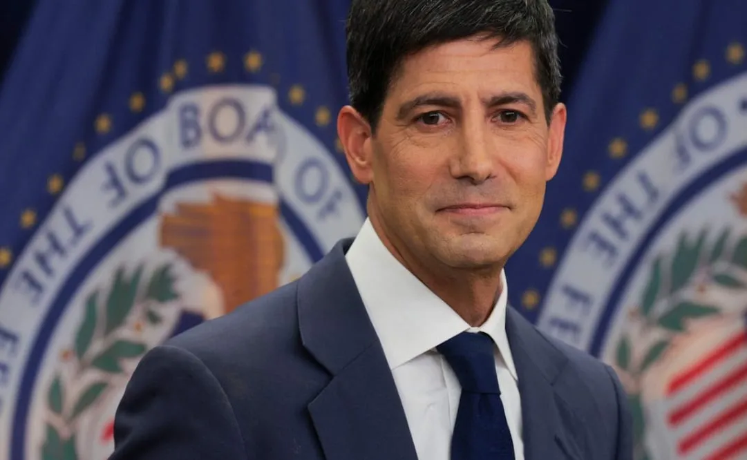 El presidente de la Reserva Federal, Kevin Warsh, habla con los periodistas durante su primera rueda de prensa desde que asumió la dirección del banco central el 17 de junio de 2026 en Washington, D.C. Warsh fue nombrado por el presidente Donald Trump tras la finalización del mandato del anterior presidente, Jerome Powell, en mayo. Foto: AFP