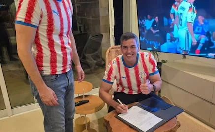 Peña decreta feriado por clasificación de Paraguay a octavos de final; afirma que el país "nunca se rinde"